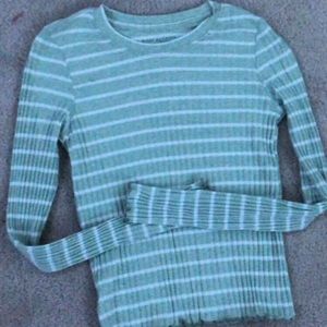 AMERICAN EAGLE SWEATER